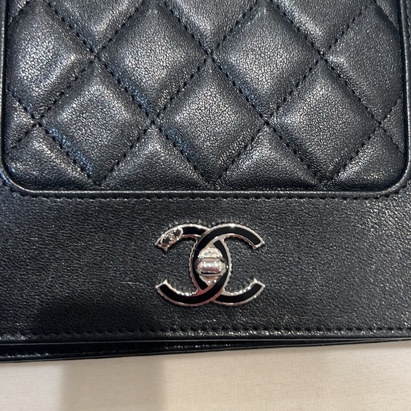 Chanel quilted smooth caviar wallet on a chain crossbody. - Picture 4 of 11